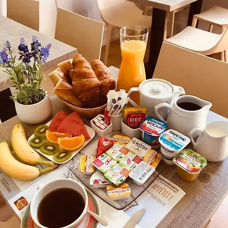 De La Cathedrale Szálloda Reims