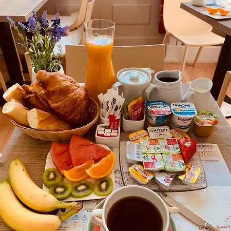 De La Cathedrale Szálloda Reims