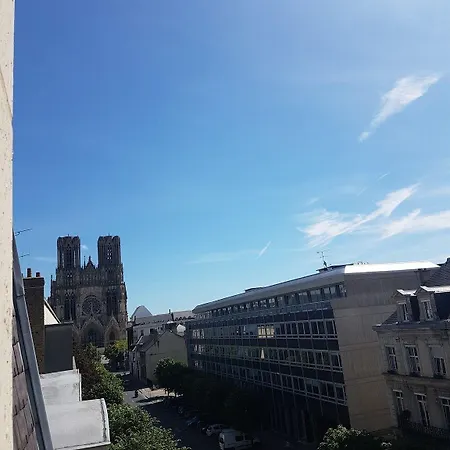 מלון De La Cathedrale ריימס