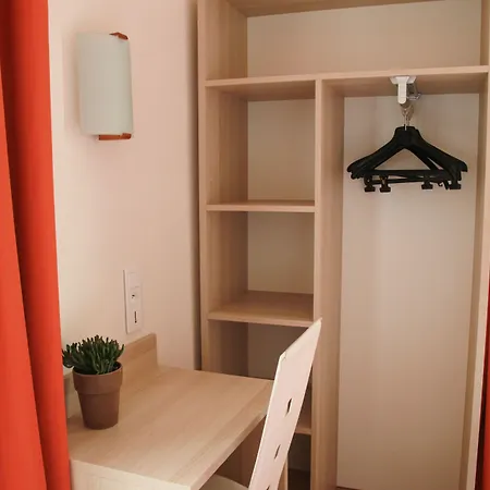 De La Cathedrale Szálloda Reims