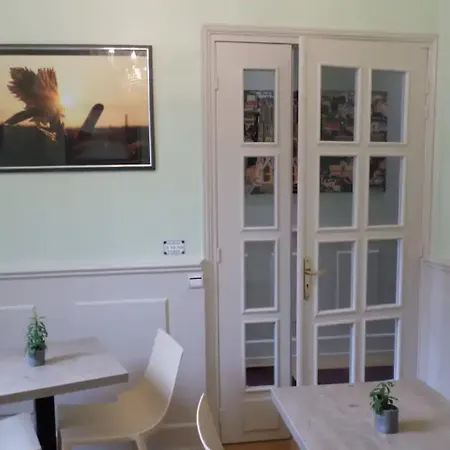 De La Cathedrale Szálloda Reims