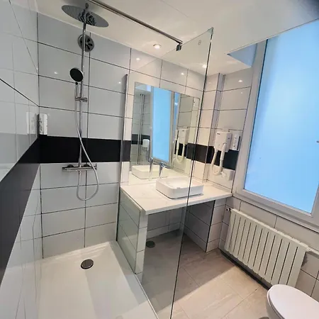 De La Cathédrale 2*