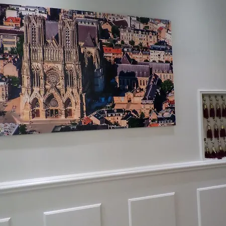 De La Cathedrale Szálloda 2*