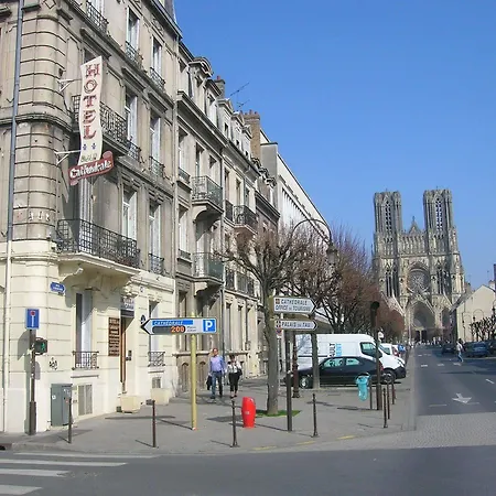 호텔 De La Cathedrale 2*