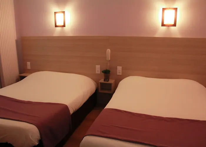 ドゥ ラ カテドラル 2* ランス