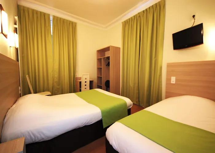 מלון De La Cathedrale ריימס