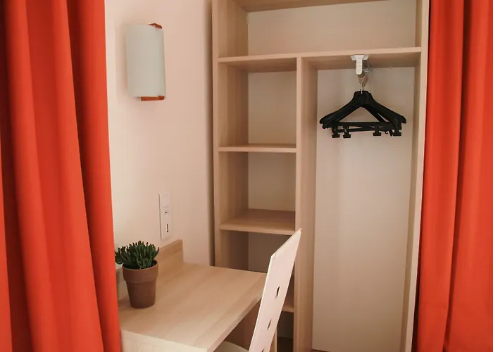 ドゥ ラ カテドラル ホテル ランス