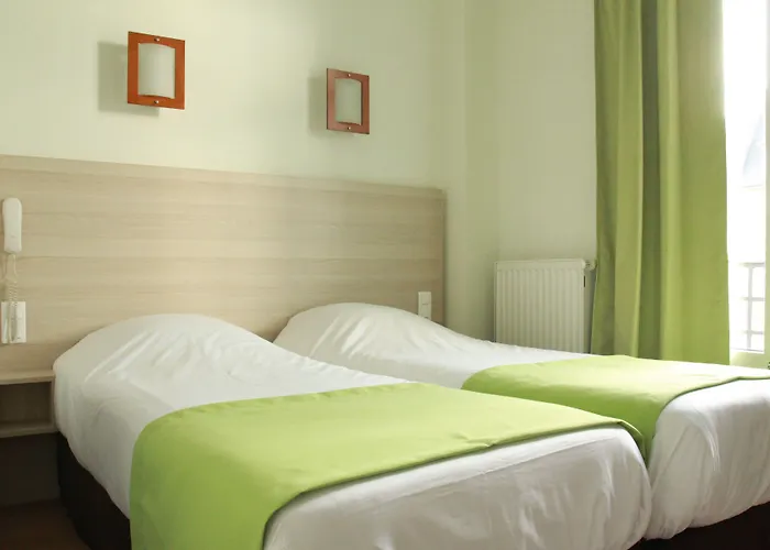 מלון De La Cathedrale ריימס