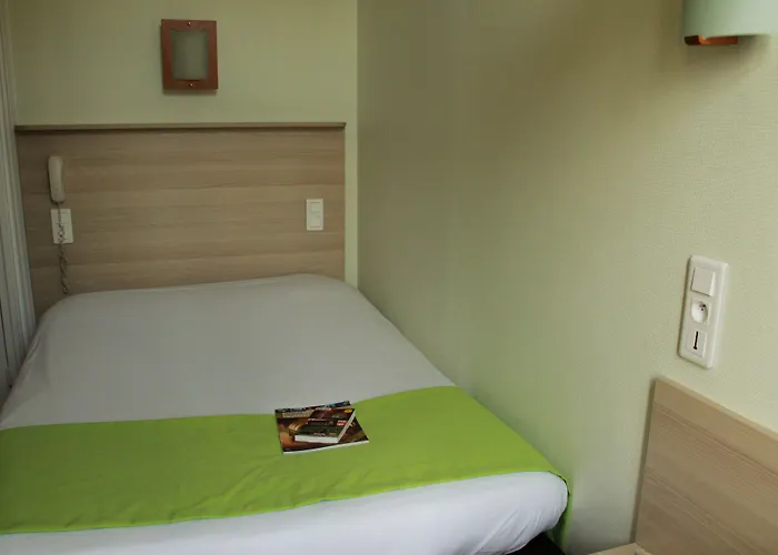 ドゥ ラ カテドラル 2* ランス