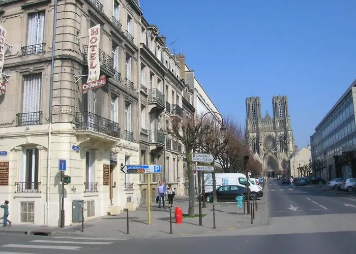 De La Cathedrale מלון 2*