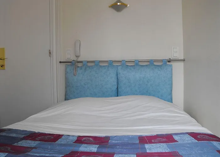 ドゥ ラ カテドラル 2* ランス