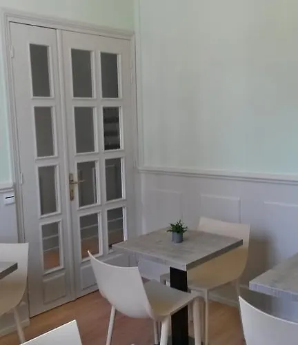 מלון De La Cathedrale 2*