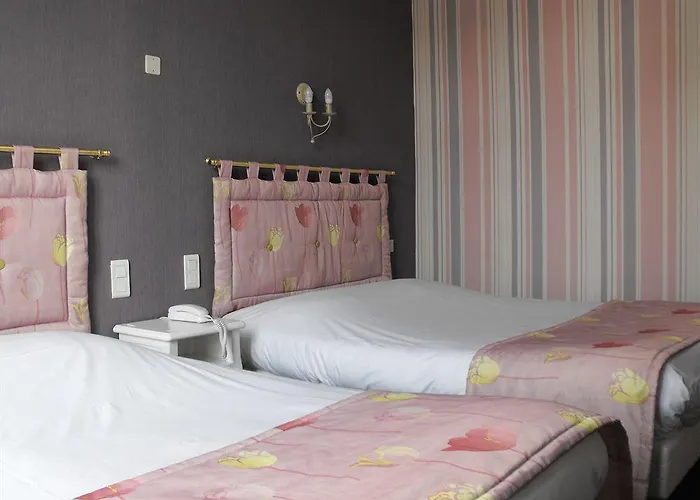 ドゥ ラ カテドラル ホテル 2*