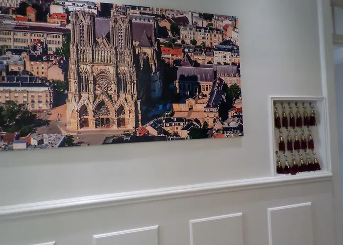 ドゥ ラ カテドラル ホテル 2*